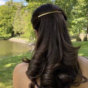 Meet your Posher, Nina. Personal Shopper + Fashion Stylist…Make me an offer!😊